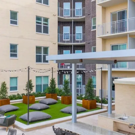 Upscale Midtown Stay Near Downtown, Museums And Medical Center